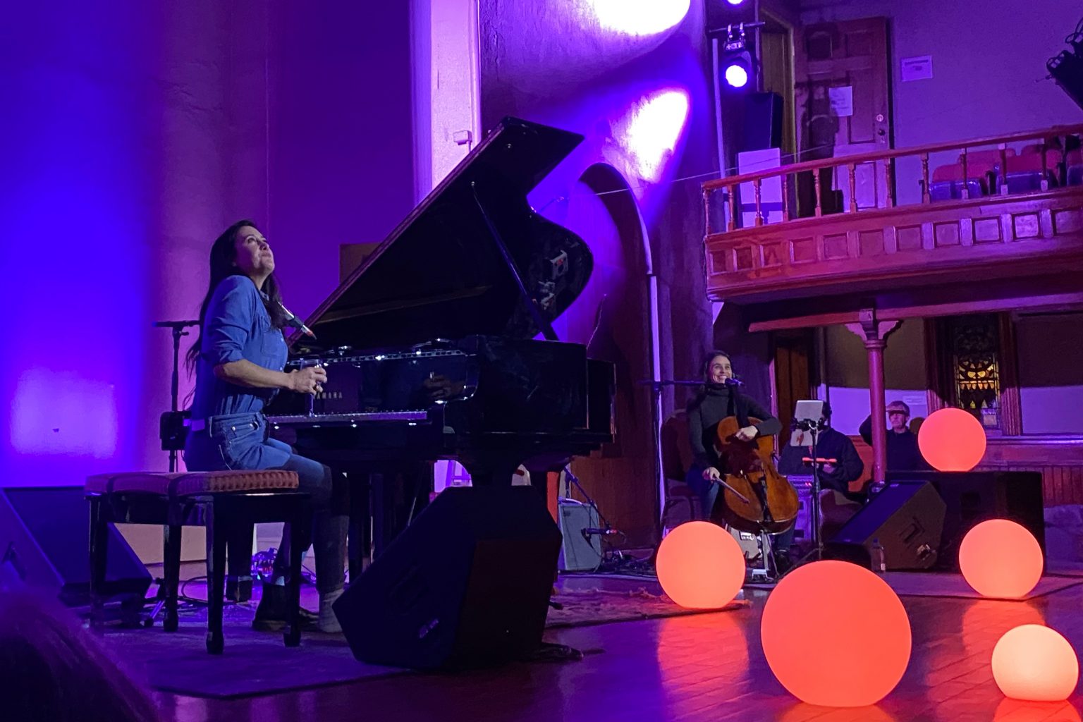 vanessa-carlton-performs-nostalgic-favorites-and-pandemic-album-tracks