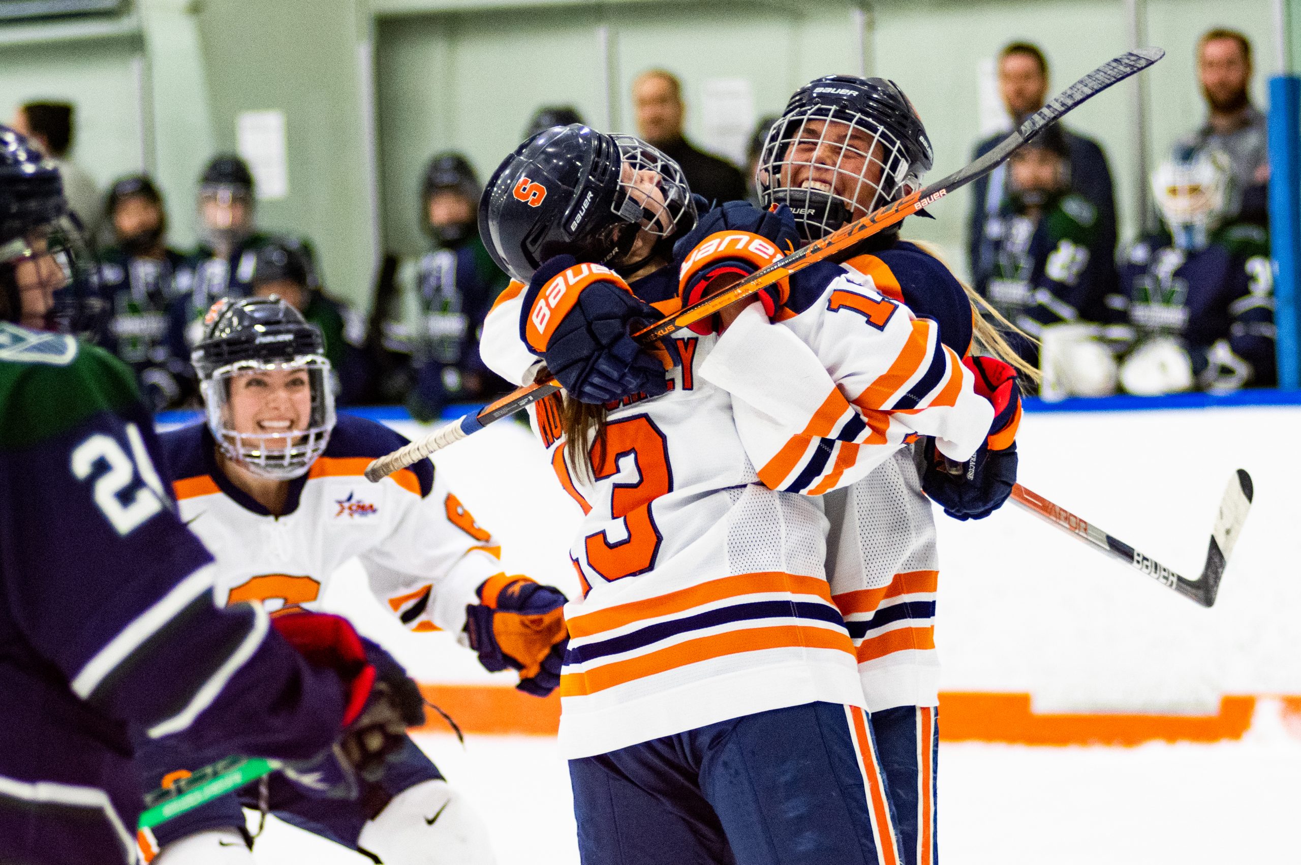 Syracuse women's ice hockey CHA champions