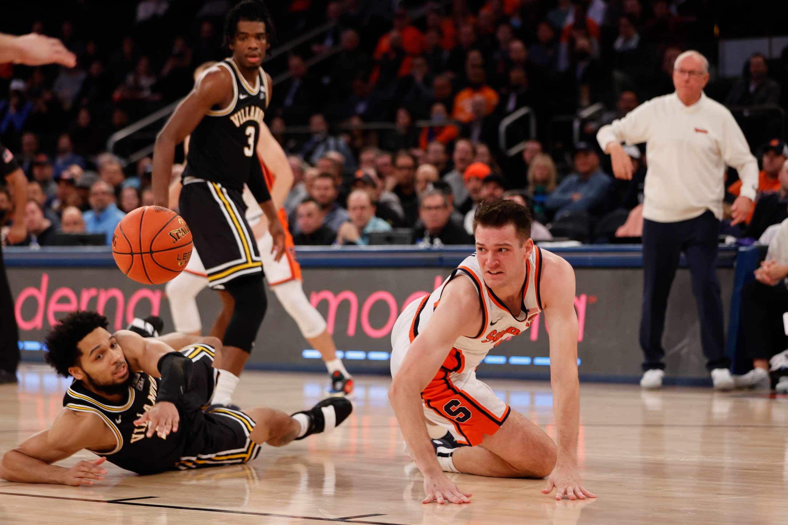 Jimmy Boeheim III scrambles against Villanova's Caleb Daniels for a loose ball during the Jimmy V Classic at Madison Square Garden on December 7, 2021. Syracuse Men's Basketball in action against Villanova during the Jimmy V Classic at Madison Square Garden on December 7, 2021