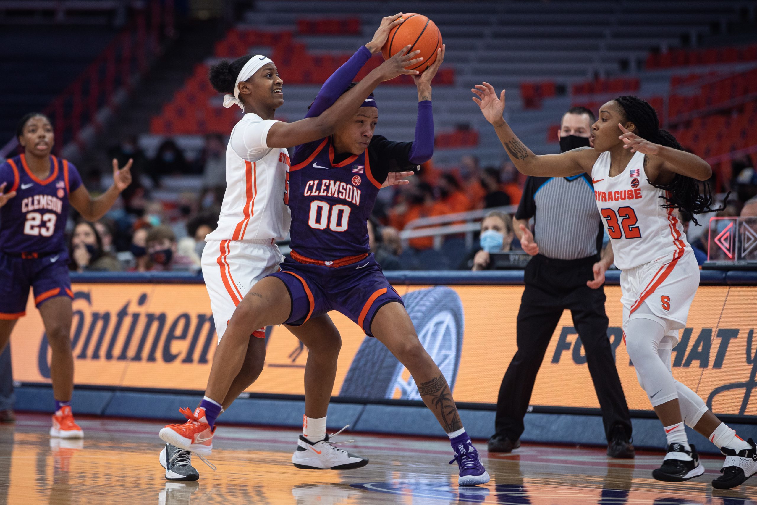 Syracuse's Teisha Hyman (5) and Chrislyn Carr (32) converge on Clemson's Delicia Washington in the process of a steal during their huge win Saturday night in The Dome.