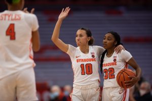 Najé Murray (10) and Chrislyn Carr (32) combined for 44 points in Syracuse's win at the Dome on Wednesday night.