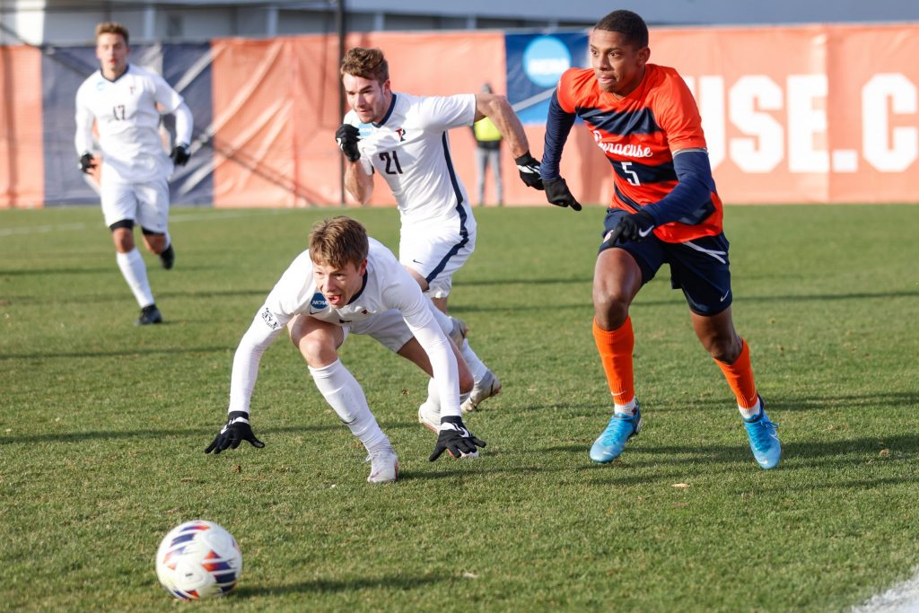 Syracuse's Amferny Sinclair (5) catches up to a loose ball as Penn's Isaac McGinnis stumbles.