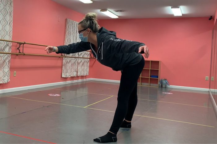 Julia Grygon teaches a dance class on ZOOM.