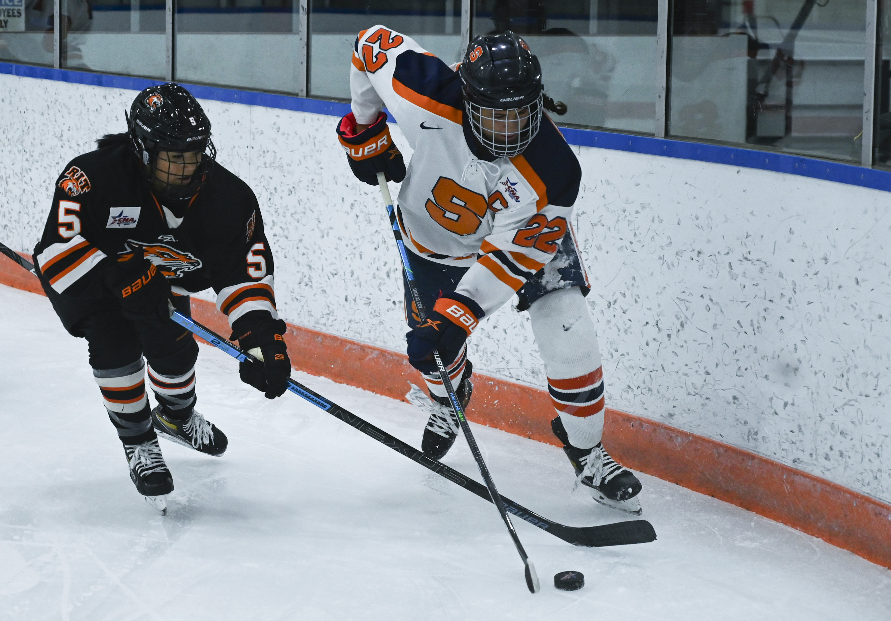 Syracuse’s Marielle McHale stickhandles the puck around RIT’s Madison Itagaki.